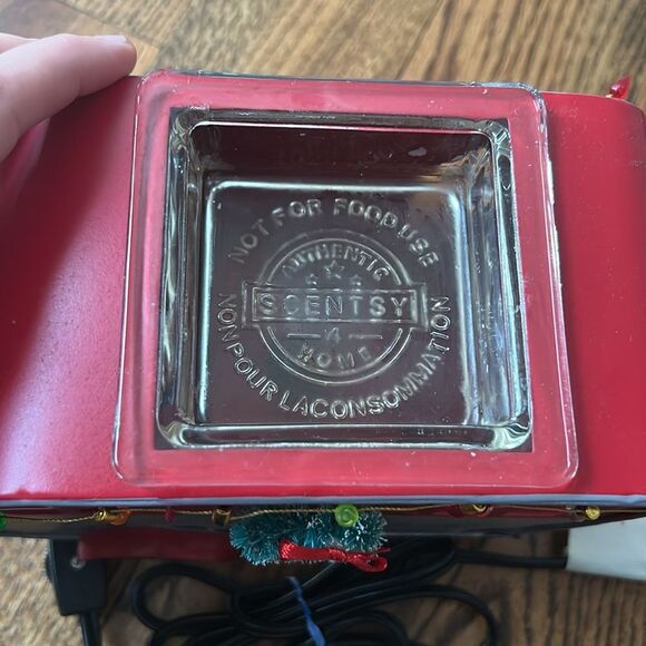 Scentsy Christmas Camper Warmer - Picture 7 of 8